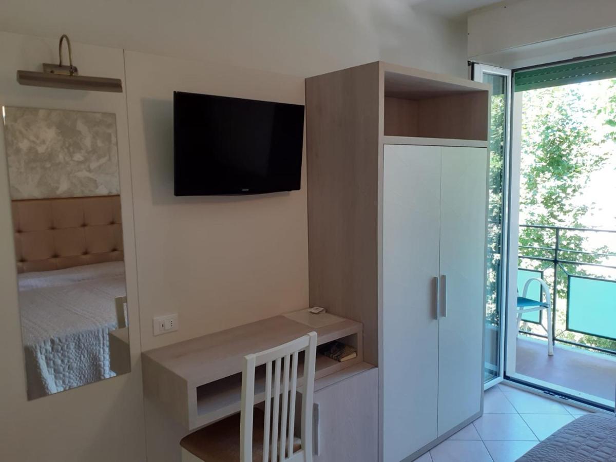 צ'סנטיקו Hotel Ambra מראה חיצוני תמונה