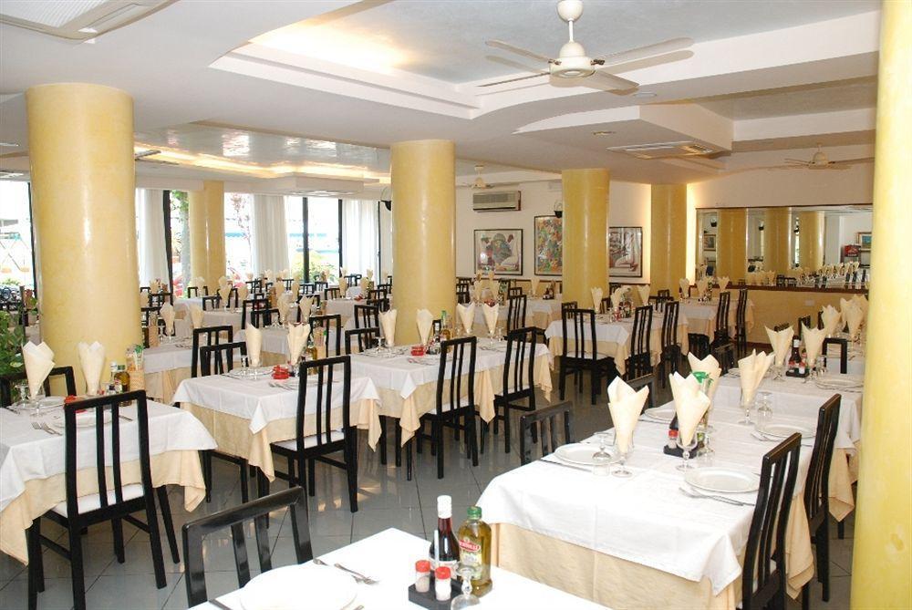 צ'סנטיקו Hotel Ambra מראה חיצוני תמונה