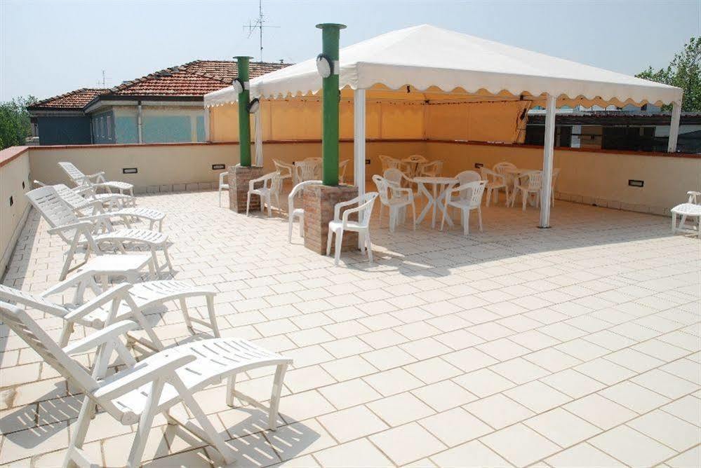 צ'סנטיקו Hotel Ambra מראה חיצוני תמונה
