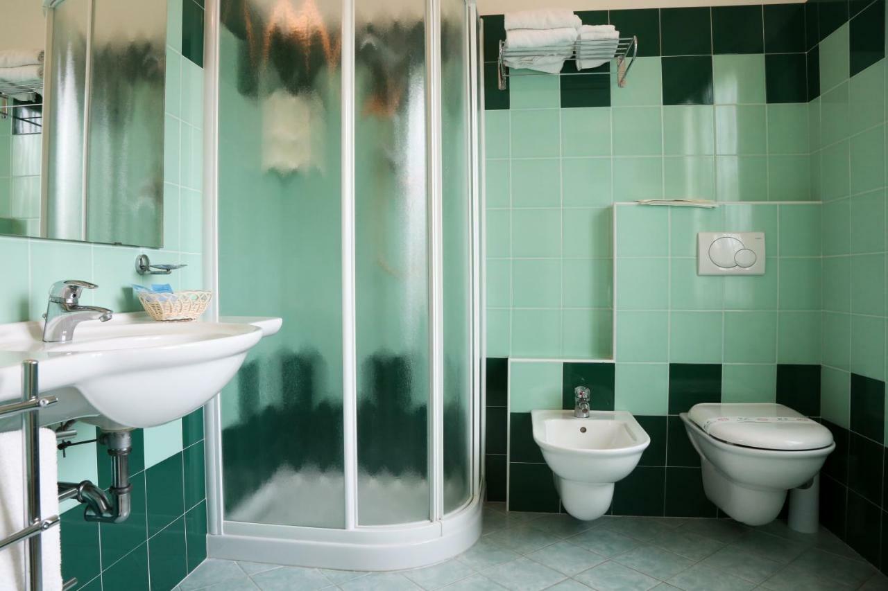צ'סנטיקו Hotel Ambra מראה חיצוני תמונה